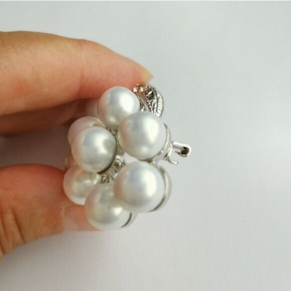 DELUXE White Pearl Crystal bouquet Brooch Pin in silver - Picture 4 of 7